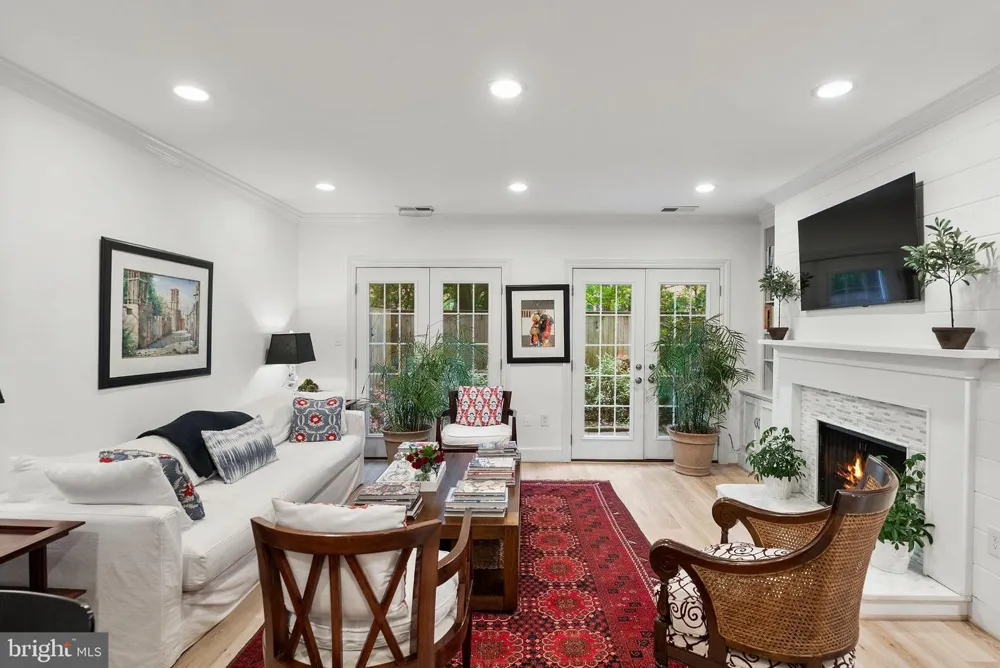 3209 SUTTON PLACE NW #C Washington, DC 20016