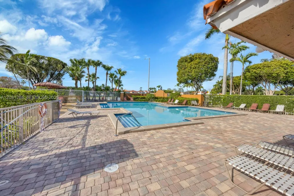 390 NW 86th Ct #803 Miami, FL 33126