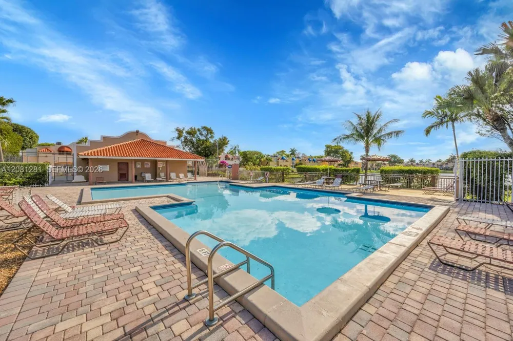 390 NW 86th Ct #803 Miami, FL 33126