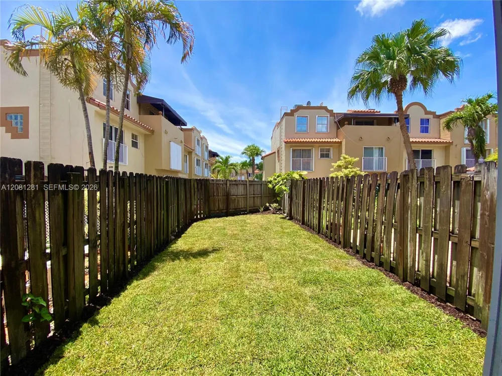 390 NW 86th Ct #803 Miami, FL 33126