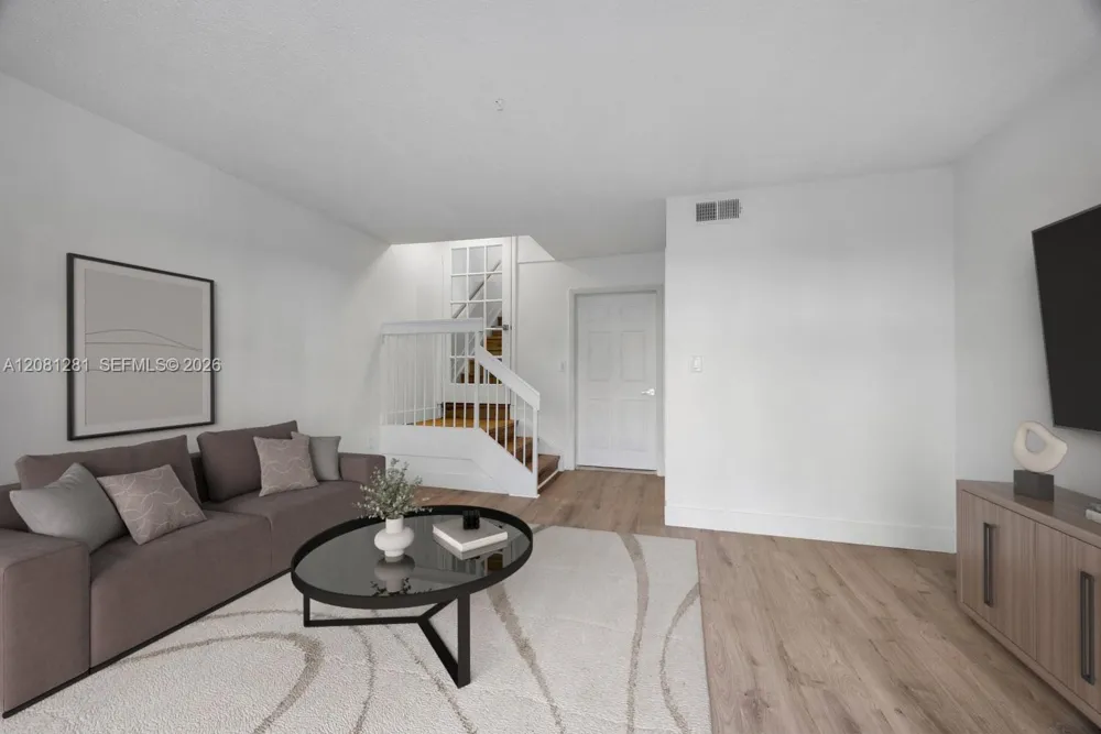 390 NW 86th Ct #803 Miami, FL 33126