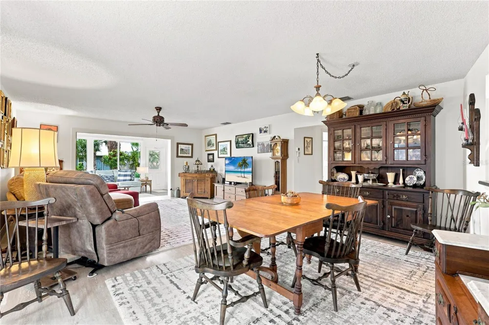 4208 CENTER POINTE LANE #27 Sarasota, FL 34233