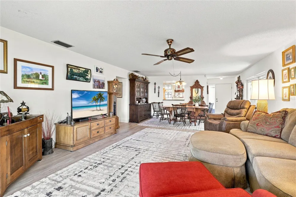 4208 CENTER POINTE LANE #27 Sarasota, FL 34233