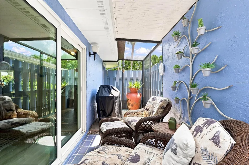 4208 CENTER POINTE LANE #27 Sarasota, FL 34233