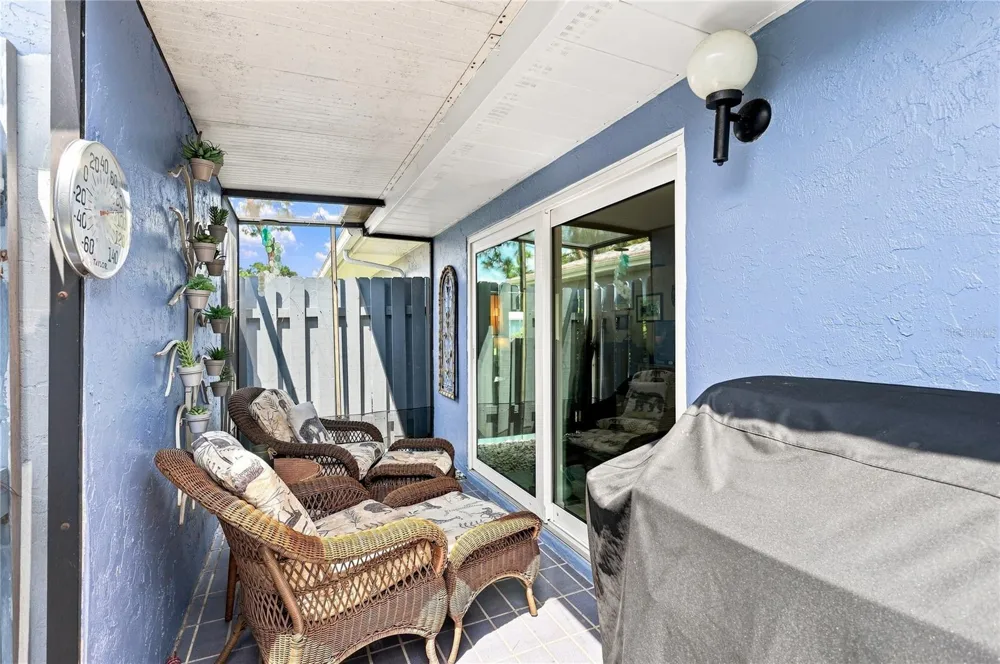 4208 CENTER POINTE LANE #27 Sarasota, FL 34233