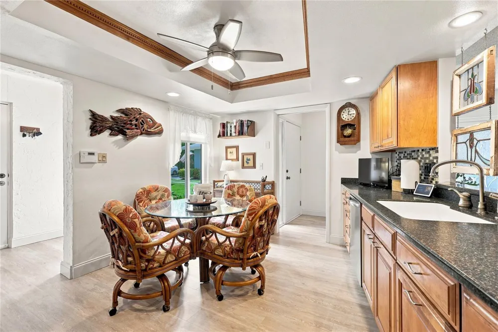 4208 CENTER POINTE LANE #27 Sarasota, FL 34233