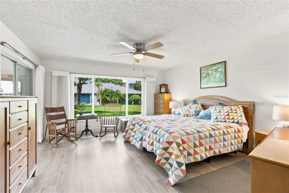 4208 CENTER POINTE LANE #27 Sarasota, FL 34233