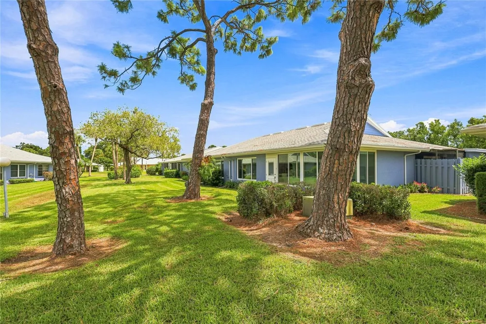 4208 CENTER POINTE LANE #27 Sarasota, FL 34233
