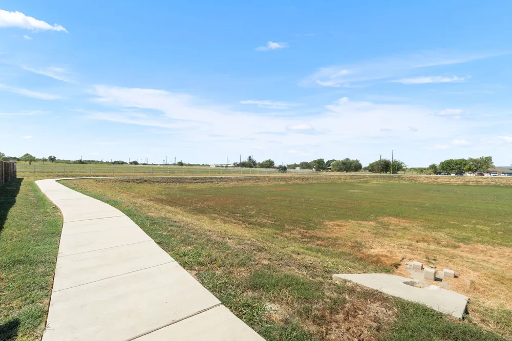 424 Marty Allen Loop Jarrell, TX 76537