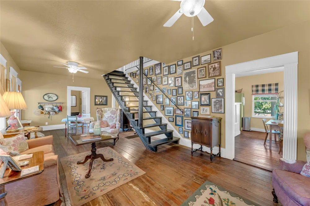 211 Riverside Drive W Llano, TX 78643