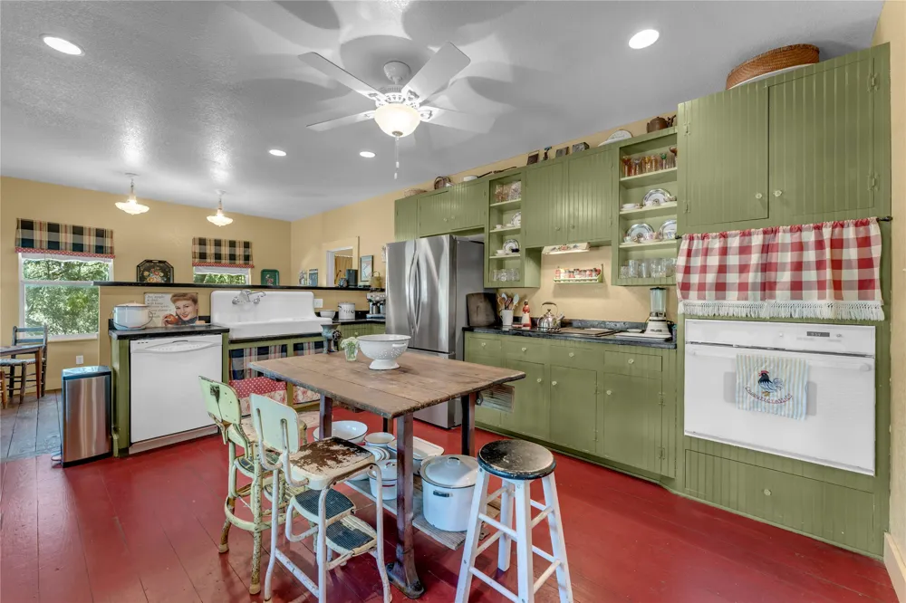 211 Riverside Drive W Llano, TX 78643