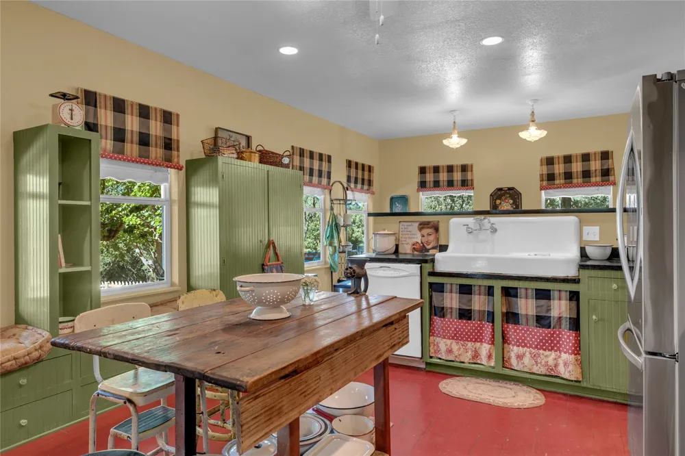211 Riverside Drive W Llano, TX 78643
