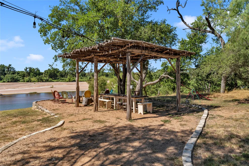 211 Riverside Drive W Llano, TX 78643