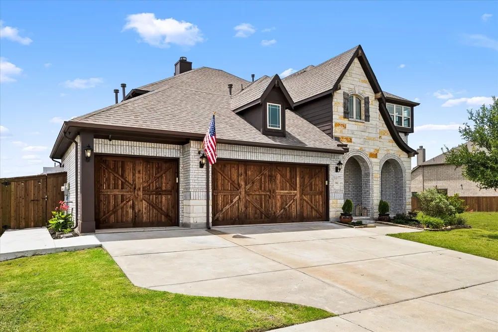 1042 Watercourse Place Royse City, TX 75189