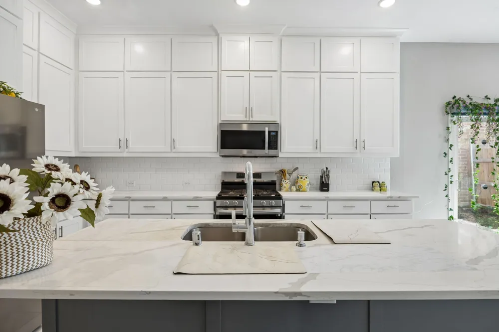 431 W Pioneer Drive Irving, TX 75061