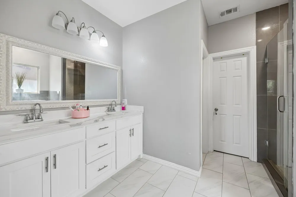 431 W Pioneer Drive Irving, TX 75061