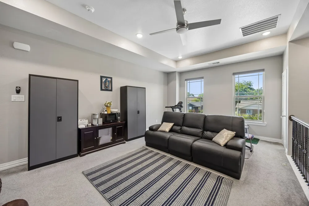 431 W Pioneer Drive Irving, TX 75061