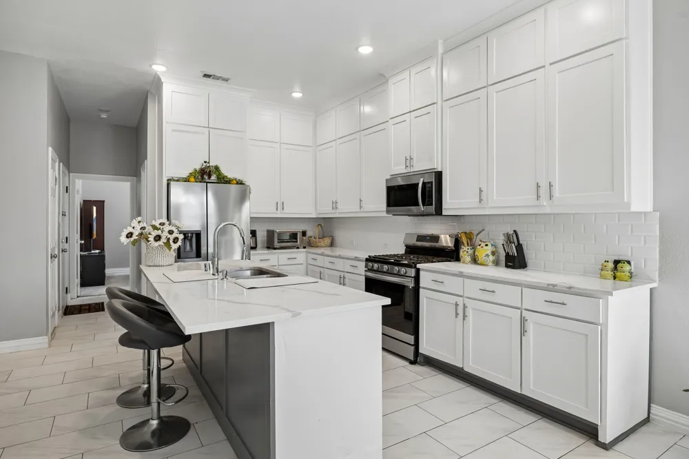 431 W Pioneer Drive Irving, TX 75061