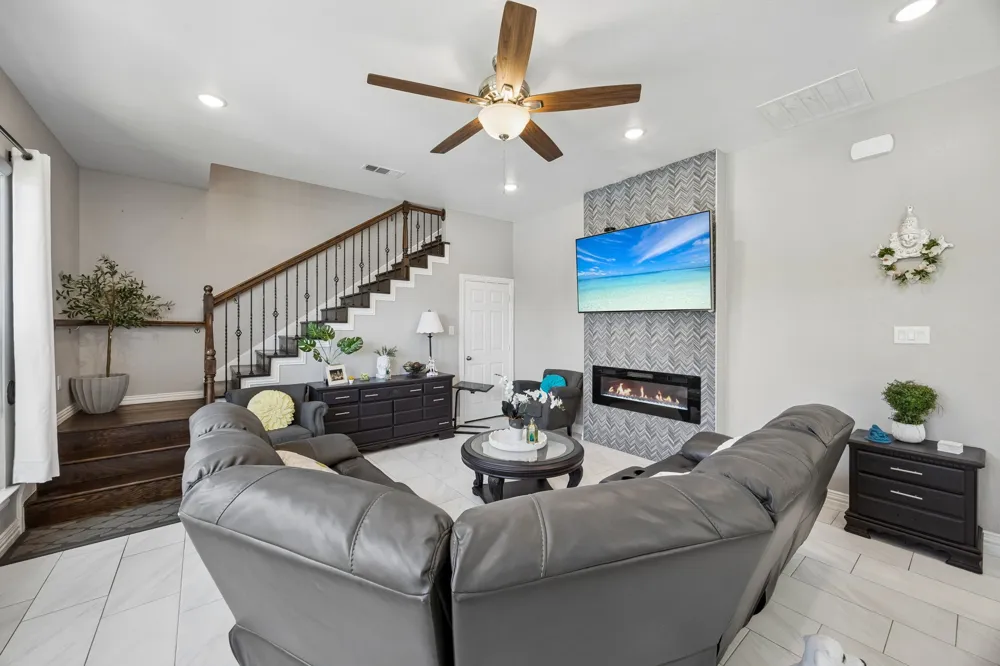 431 W Pioneer Drive Irving, TX 75061