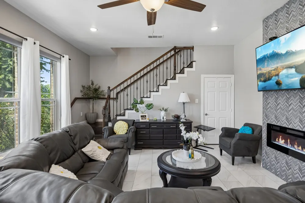 431 W Pioneer Drive Irving, TX 75061