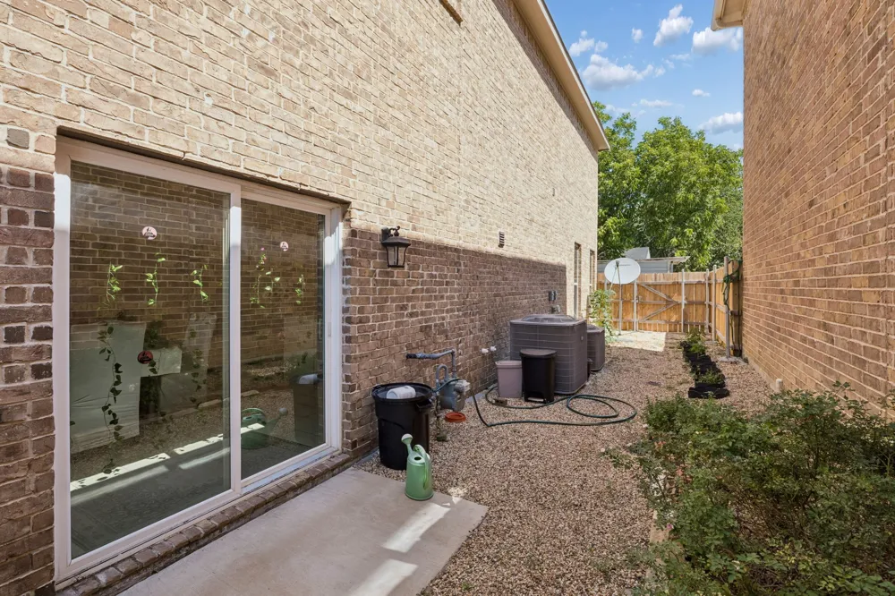 431 W Pioneer Drive Irving, TX 75061