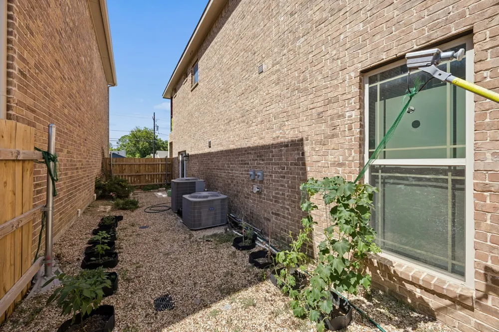 431 W Pioneer Drive Irving, TX 75061