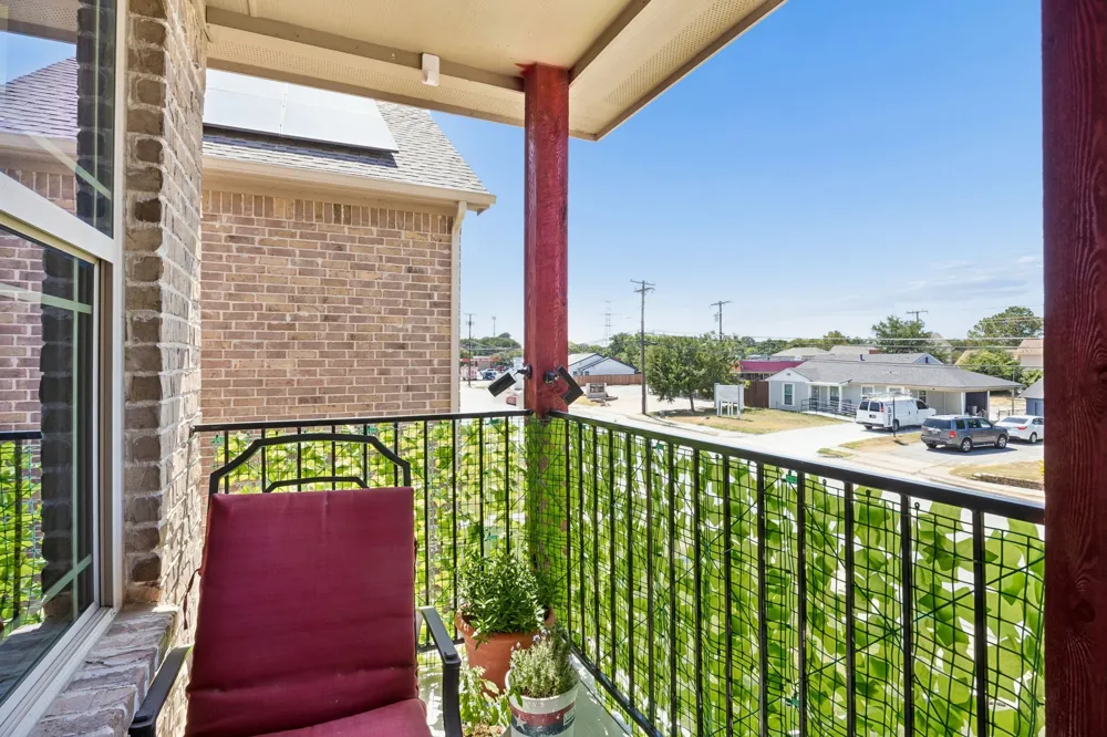 431 W Pioneer Drive Irving, TX 75061