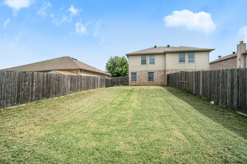 542 Mast Court Crowley, TX 76036