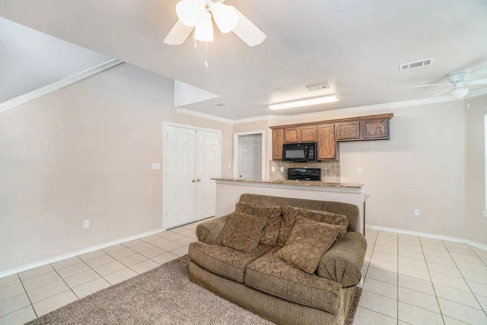 542 Mast Court Crowley, TX 76036