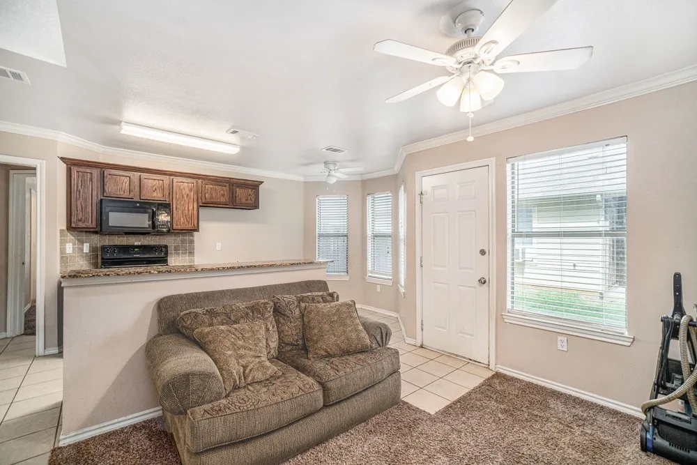 542 Mast Court Crowley, TX 76036