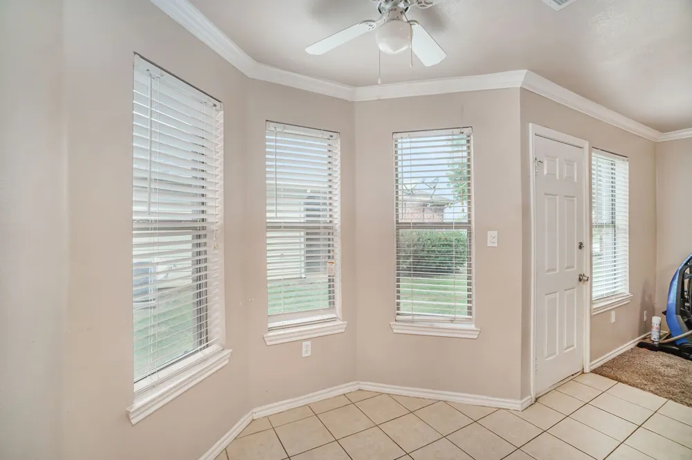 542 Mast Court Crowley, TX 76036
