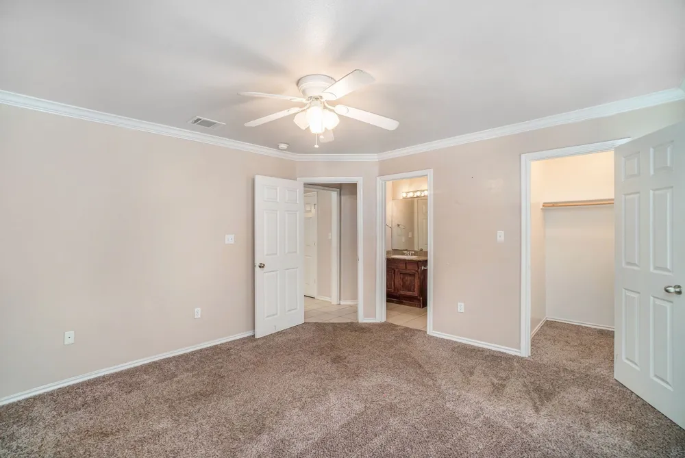 542 Mast Court Crowley, TX 76036