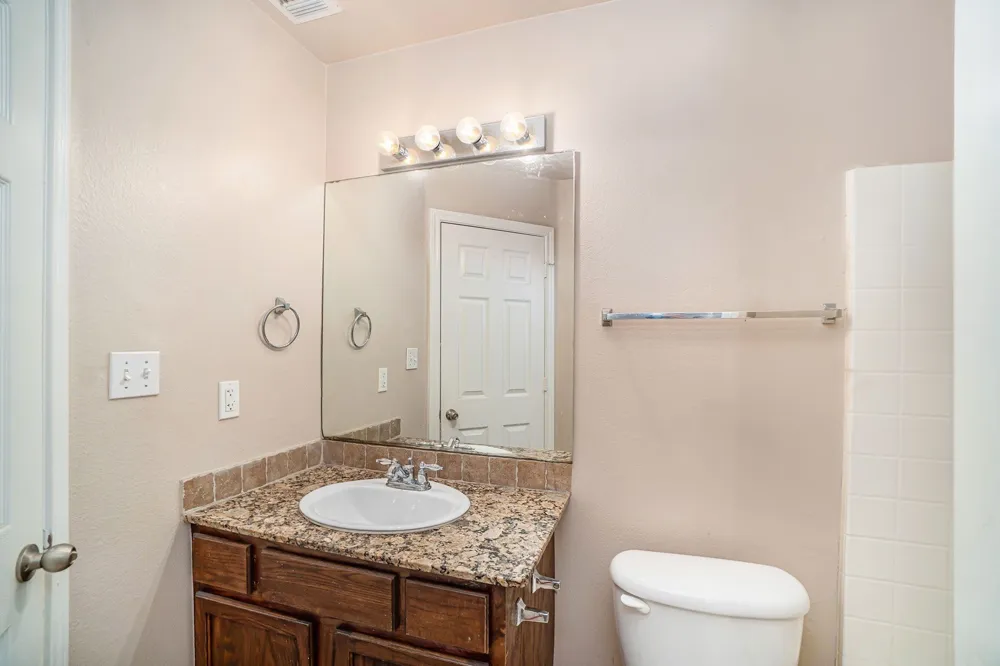 542 Mast Court Crowley, TX 76036