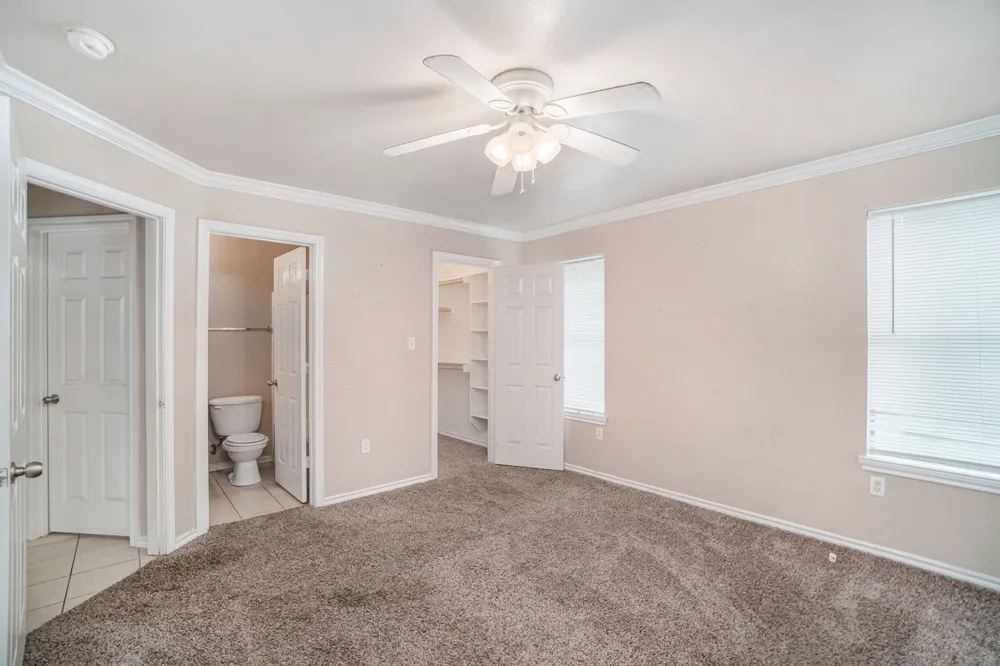 542 Mast Court Crowley, TX 76036
