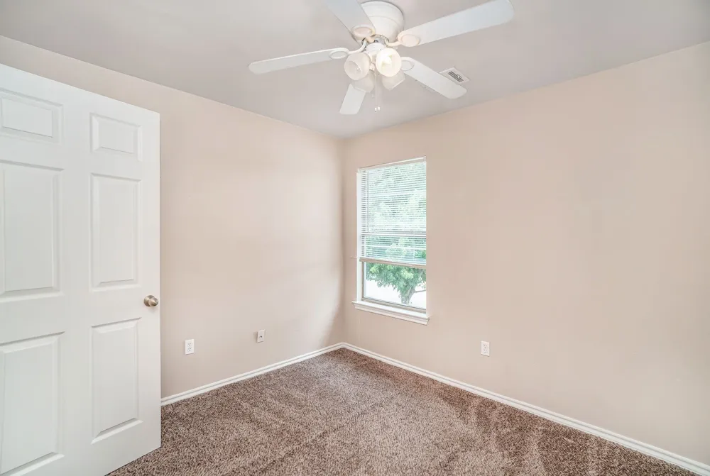 542 Mast Court Crowley, TX 76036