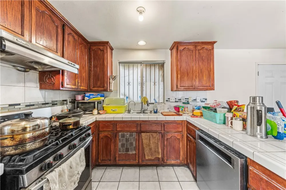 14755 Los Angeles Baldwin Park, CA 91706