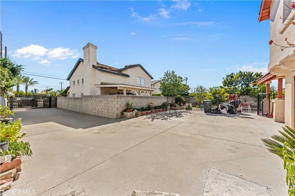 14755 Los Angeles Baldwin Park, CA 91706