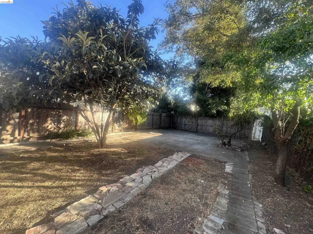 2209 E 22nd Street Oakland, CA 94606