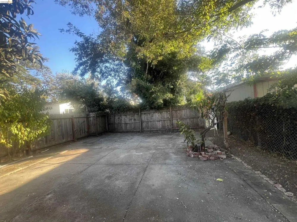 2209 E 22nd Street Oakland, CA 94606