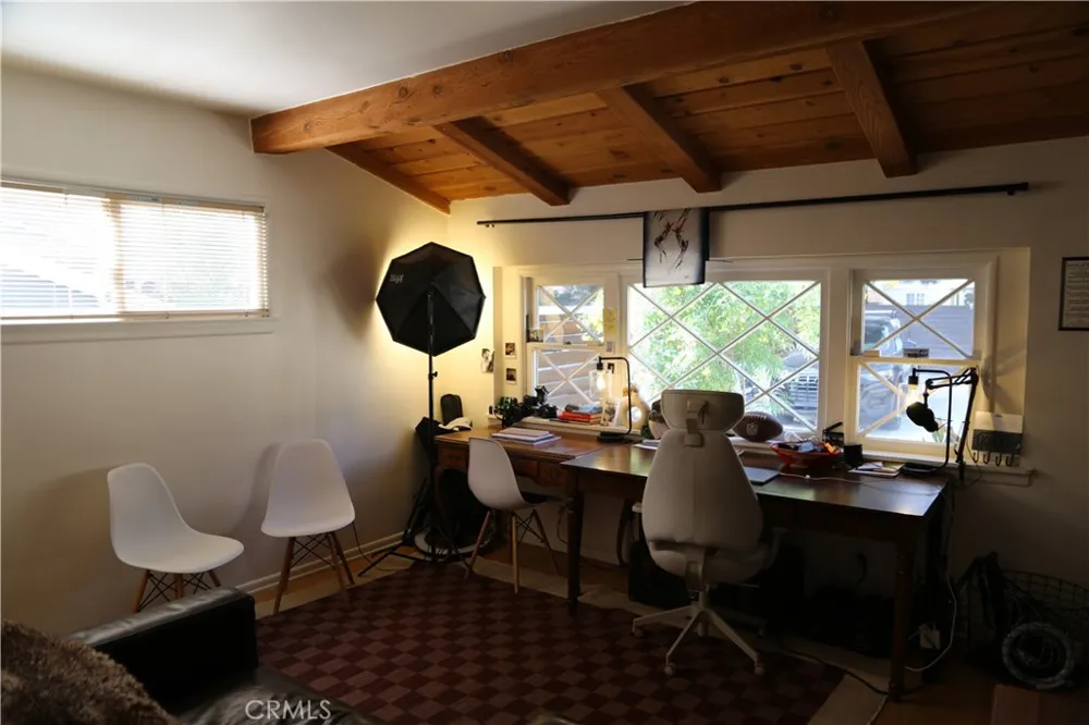 5724 Rhodes Avenue Valley Village, CA 91607