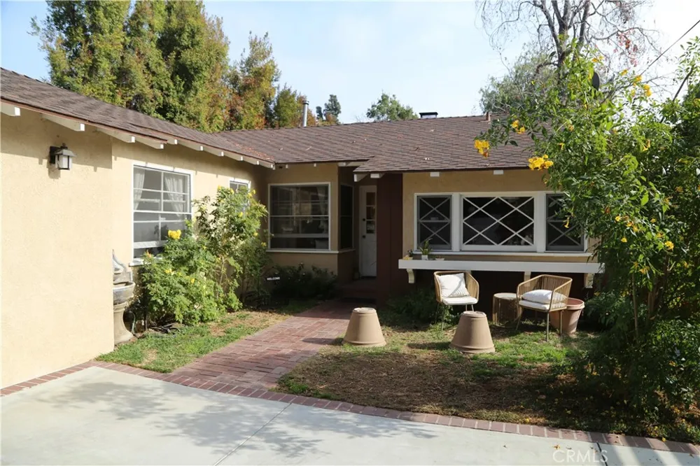 5724 Rhodes Avenue Valley Village, CA 91607