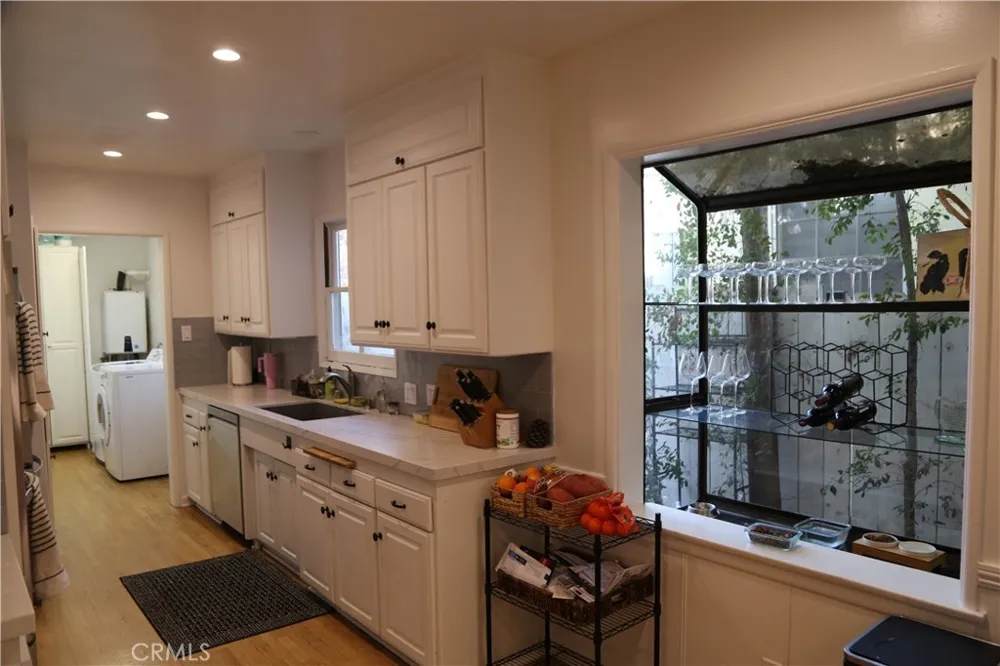 5724 Rhodes Avenue Valley Village, CA 91607