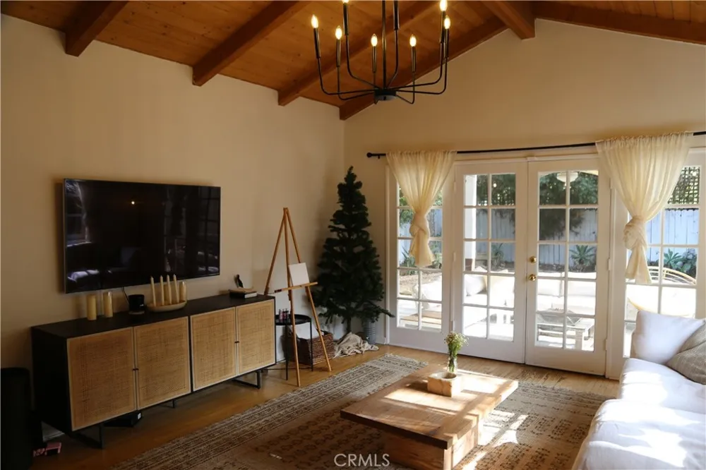 5724 Rhodes Avenue Valley Village, CA 91607