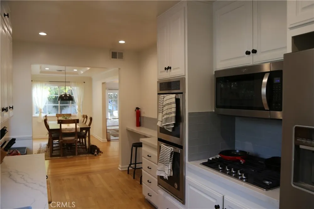 5724 Rhodes Avenue Valley Village, CA 91607