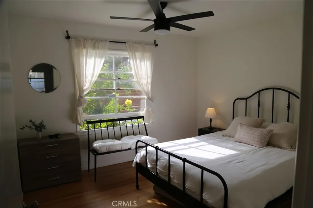5724 Rhodes Avenue Valley Village, CA 91607