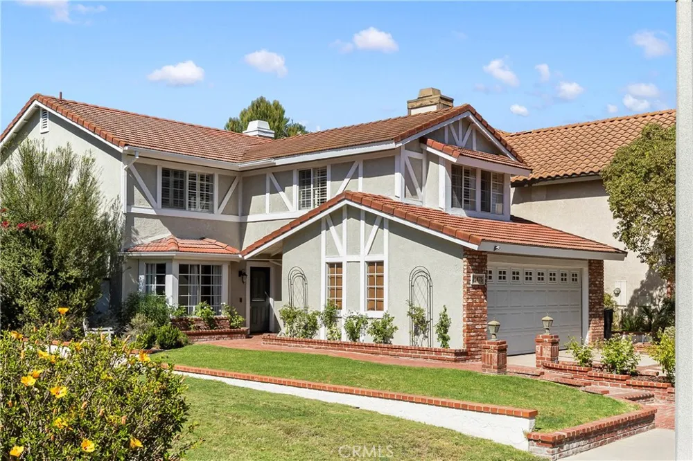 21475 Via Pepita Yorba Linda, CA 92886