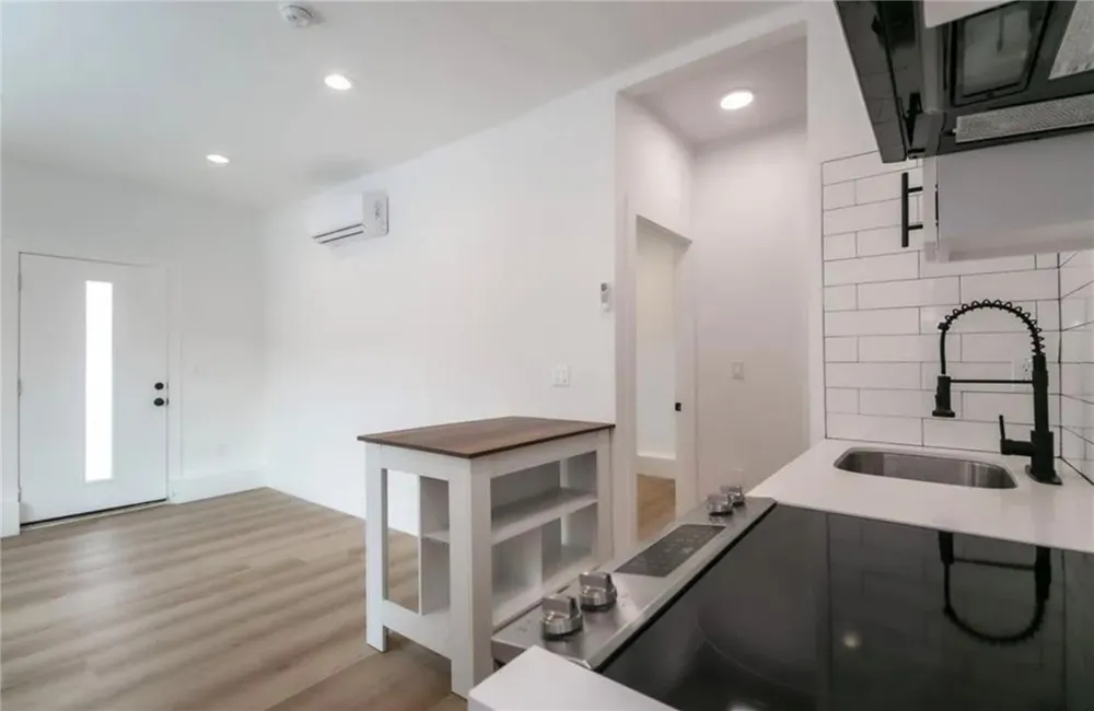 9574 Geyser Avenue Northridge, CA 91324