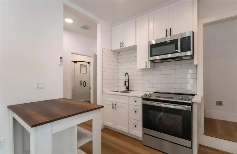 9574 Geyser Avenue Northridge, CA 91324