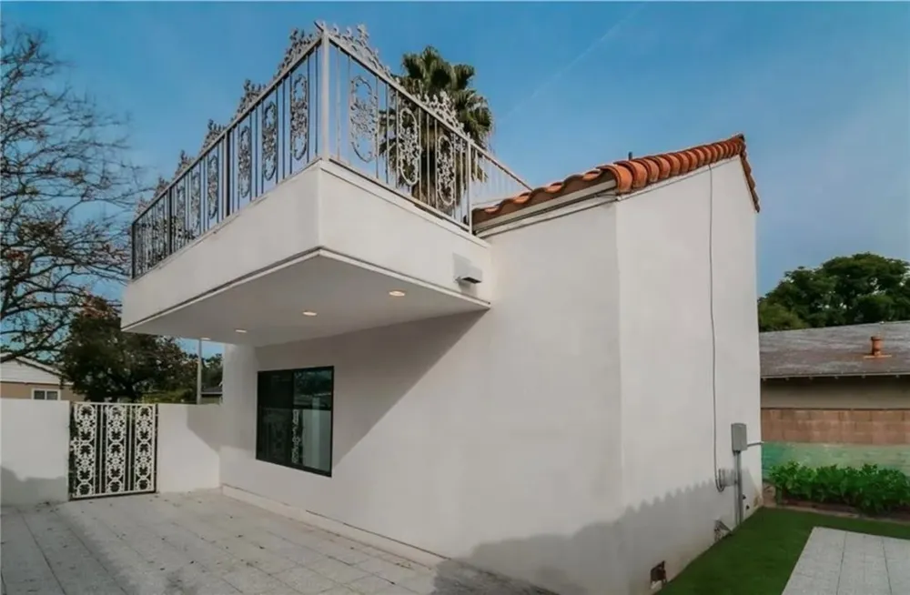 9574 Geyser Avenue Northridge, CA 91324