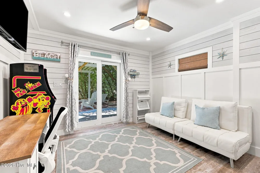 102 Gregg Street Emerald Isle, NC 28594